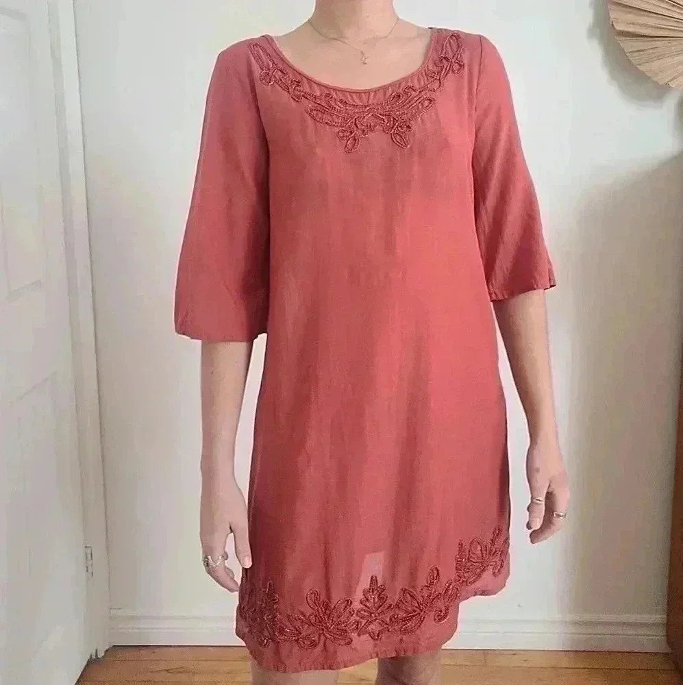 UNITED COLORS OF BENETTON RED LIGHT EMBROIDERED DRESS